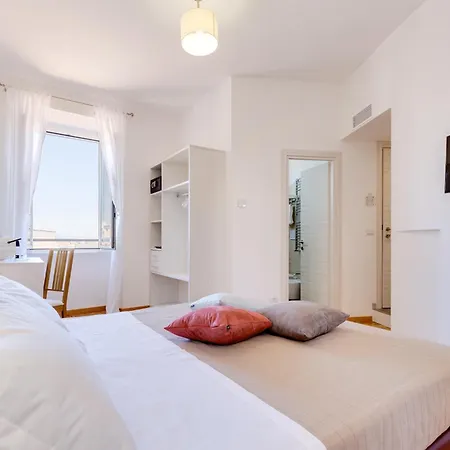 Πανσιόν Dolce Luxury 4*