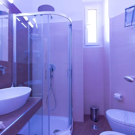 Dolce Luxury בית הארחה 4*